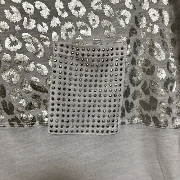 PINK VICTORIA'S SECRET WHITE/SILVER LOEPARDO PRINT SHIRT SIZE XS LONG SLEEVES - Picture 5 of 7